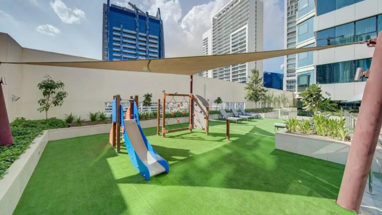 Amenities-Comparison-Dubai-Marina-vs-Downtown-Dubai.