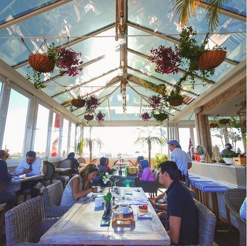  The-Hamptons-Cafe-Restaurant