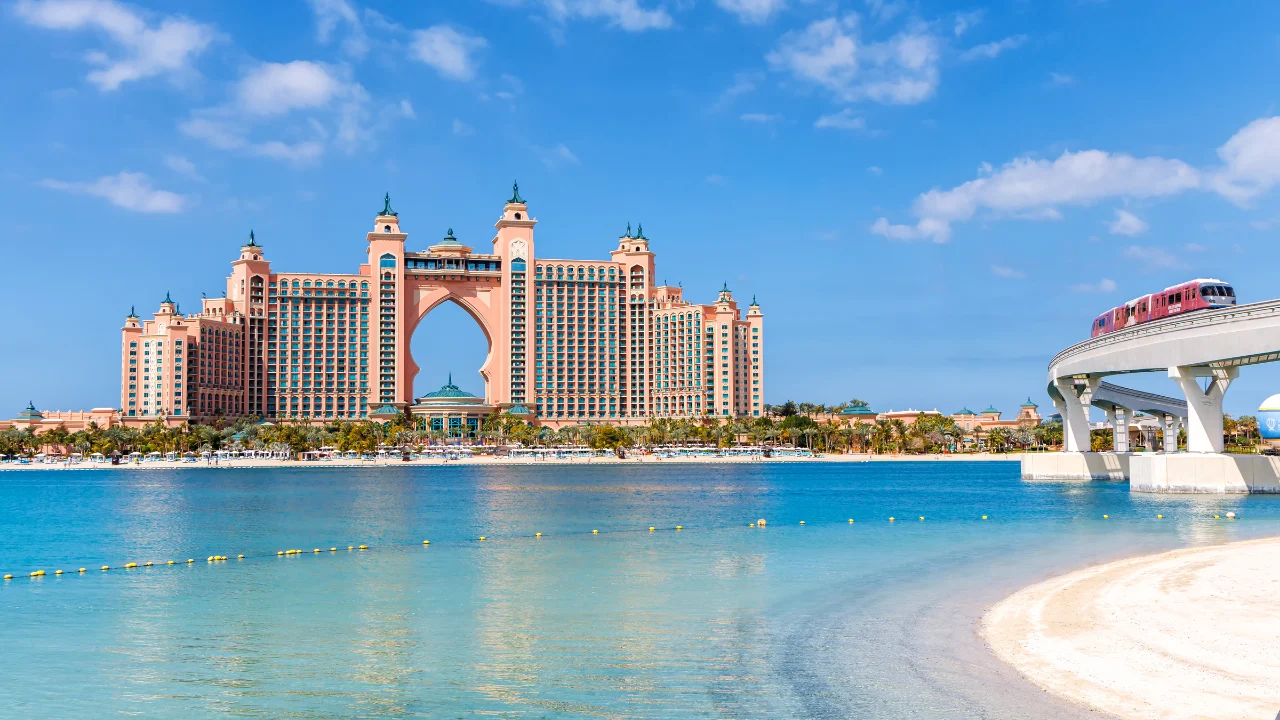 Understanding-Palm-Jumeirahs-Unique-Market-Position-in-Dubai-Luxury-Real-Estate